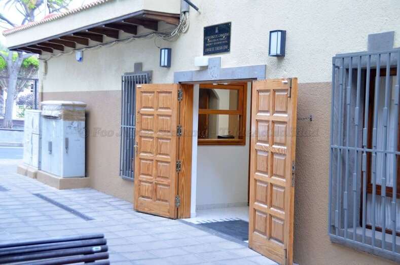 Acceso principal al Centro de Mayores de Telde (Foto TA)